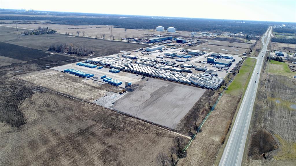 394 MC GREGOR Road, Sarnia, Ontario, Canada photo 2