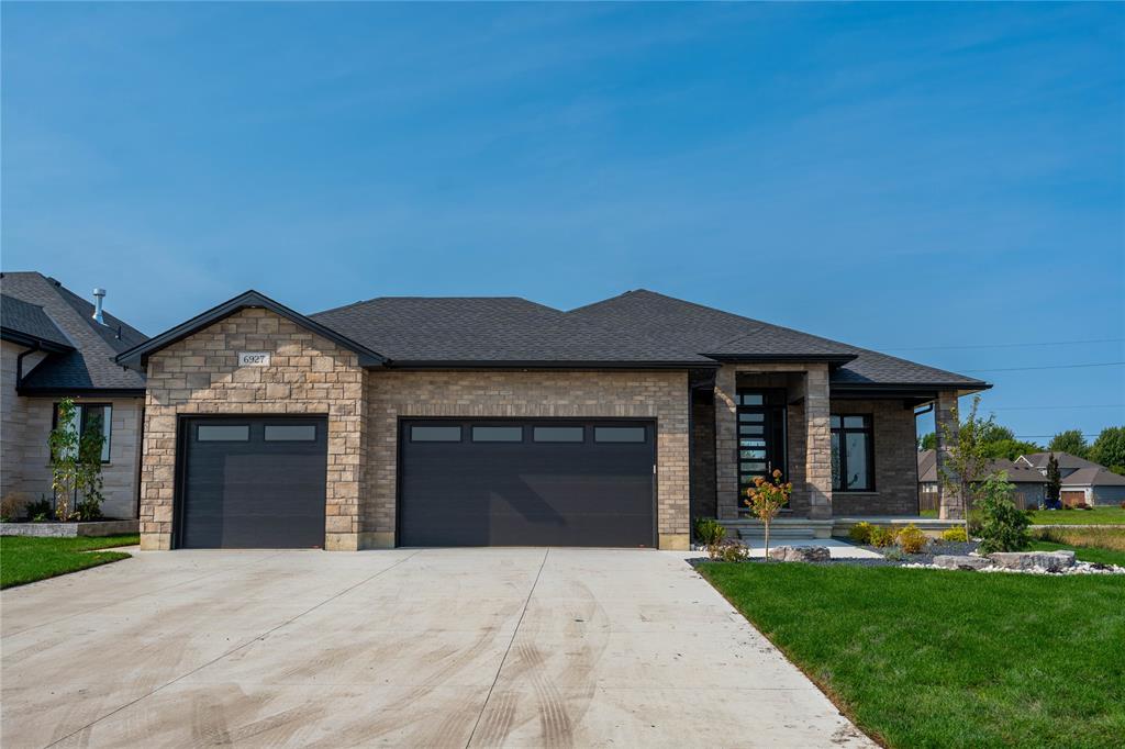 6927 SHORESIDE Drive, Plympton-Wyoming, Ontario, Canada photo 1