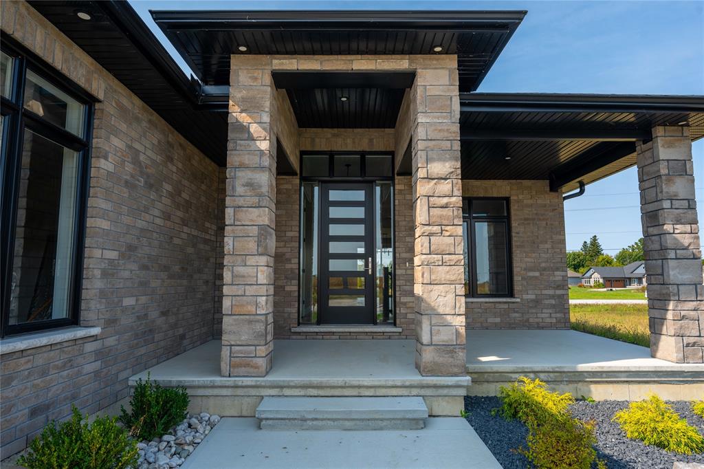 6927 SHORESIDE Drive, Plympton-Wyoming, Ontario, Canada photo 3