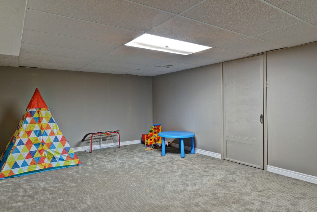 1249 ERROL RD East, Sarnia, Ontario, Canada