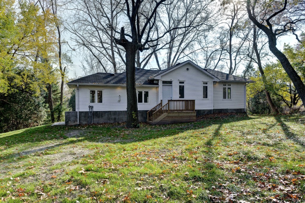 1519 LAKESHORE RD, Sarnia, Ontario, Canada