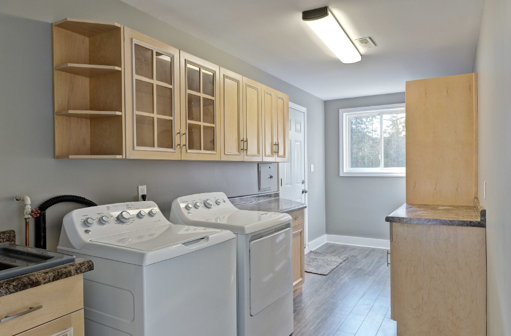 1519 LAKESHORE RD, Sarnia, Ontario, Canada