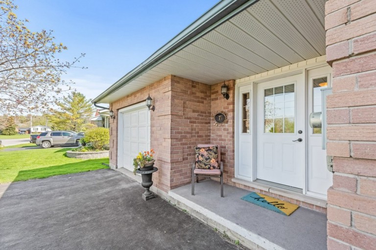 71 Pinnacle Street, Brighton, Canada