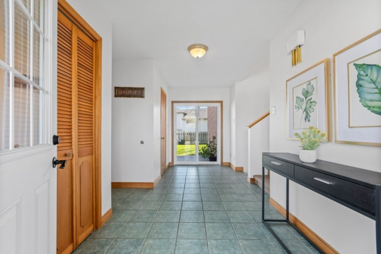 71 Pinnacle Street, Brighton, Canada