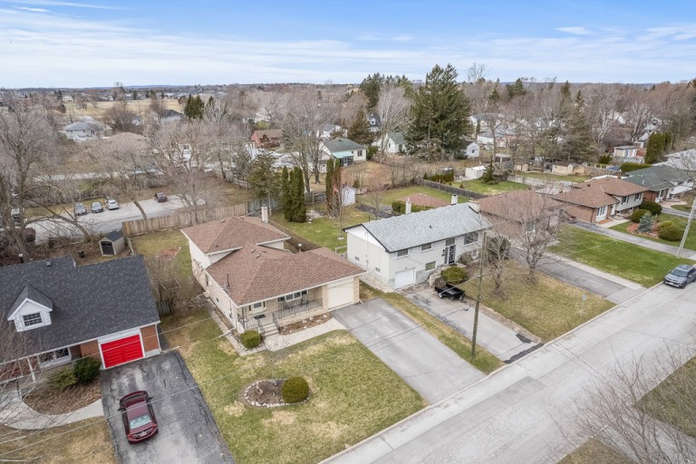 16 Applewood Drive, Belleville, Canada photo 4