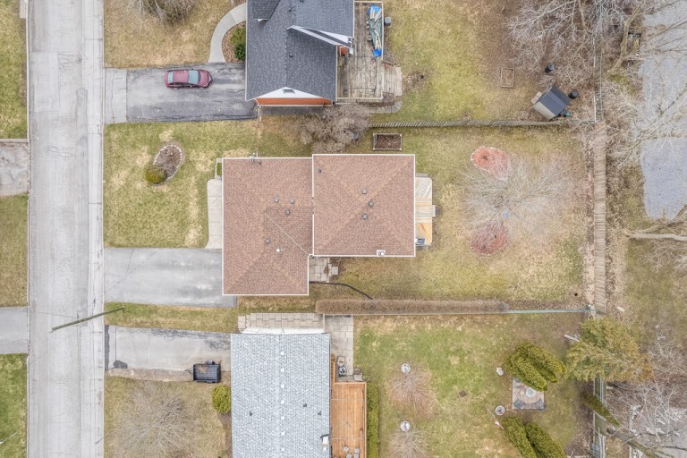 16 Applewood Drive, Belleville, Canada photo 3