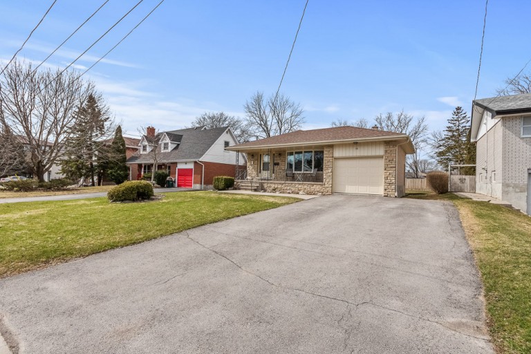 16 Applewood Drive, Belleville, Ontario, Canada