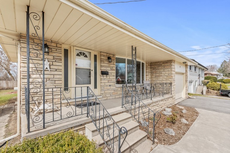 16 Applewood Drive, Belleville, Canada photo 8