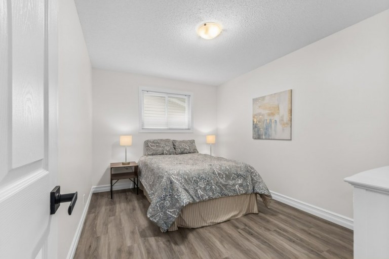 8 Mohawk Ave, Brighton, Canada photo 28