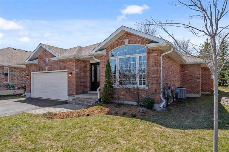 16 Chelsea Crescent, Belleville, Canada