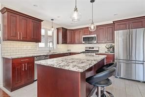 16 Chelsea Crescent, Belleville, Canada
