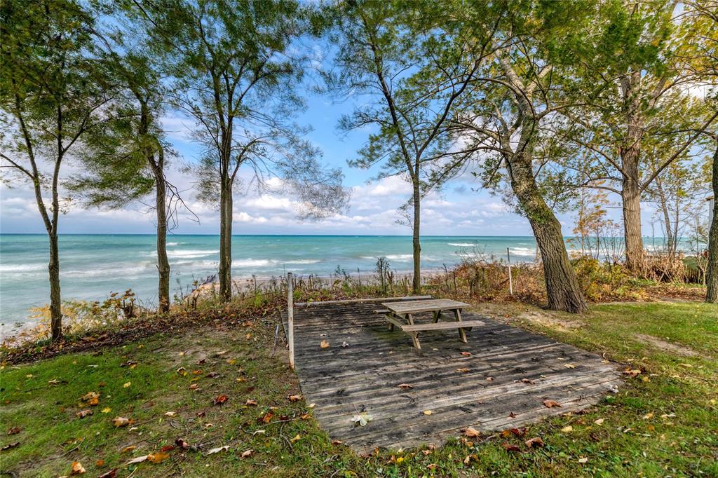 1224 LAKE HURON Parkway, Sarnia, Ontario, Canada