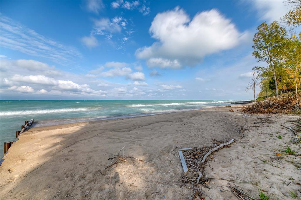 1224 LAKE HURON Parkway, Sarnia, Ontario, Canada