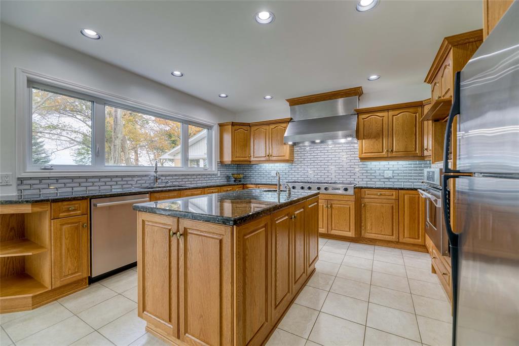 1224 LAKE HURON Parkway, Sarnia, Ontario, Canada
