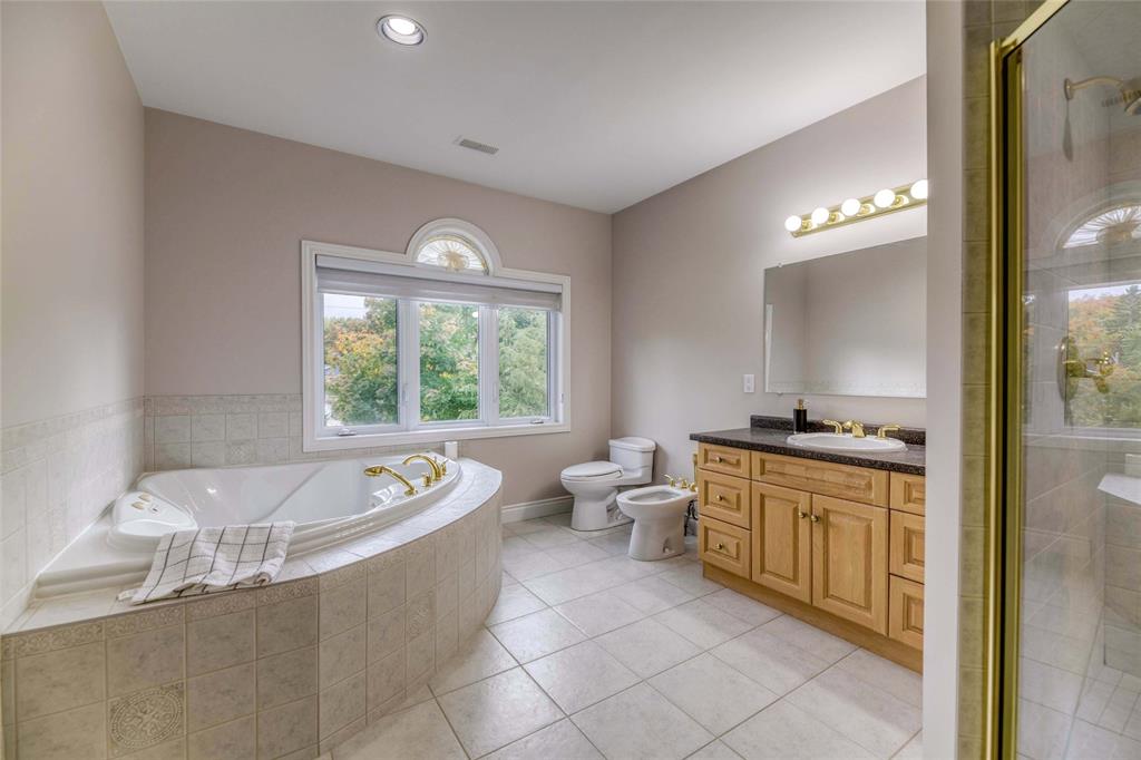 1224 LAKE HURON Parkway, Sarnia, Ontario, Canada