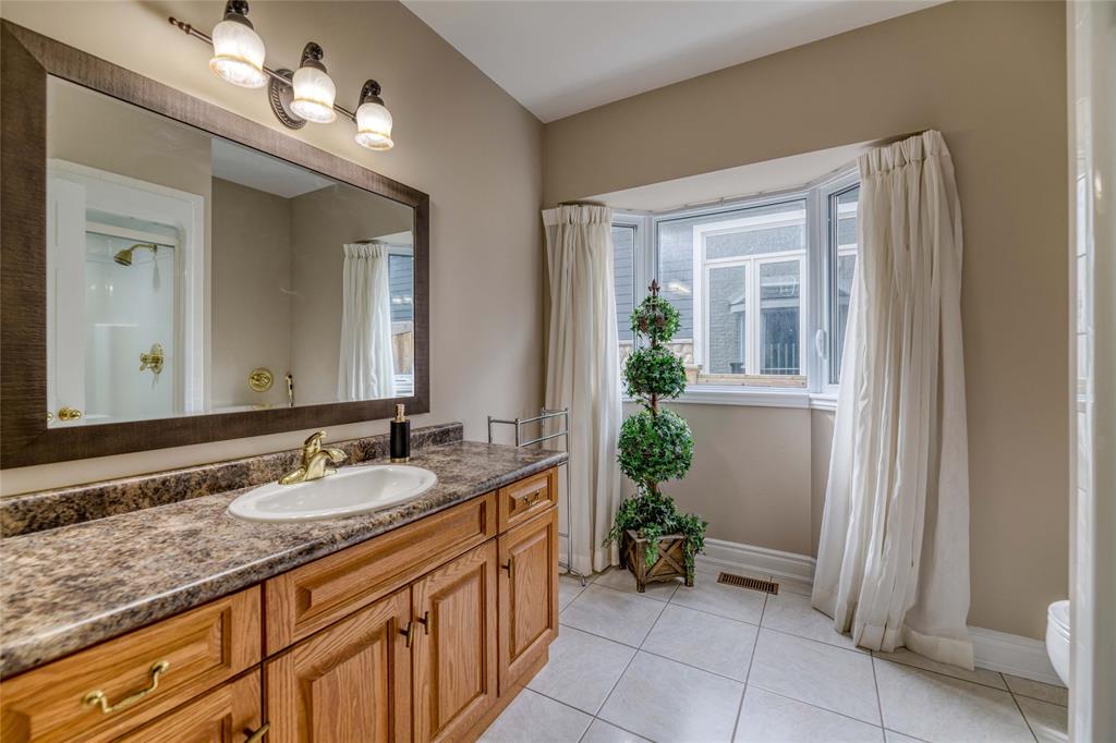 1224 LAKE HURON Parkway, Sarnia, Ontario, Canada