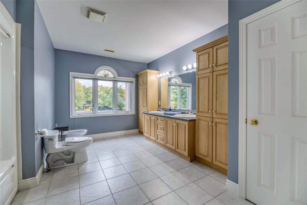 1224 LAKE HURON Parkway, Sarnia, Ontario, Canada