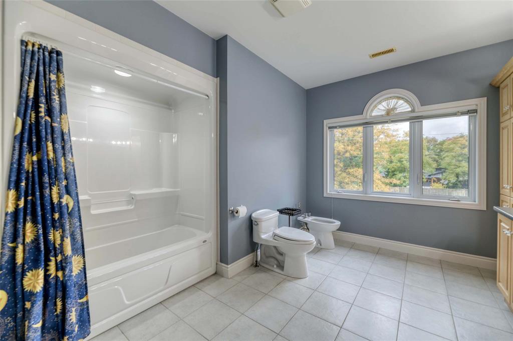 1224 LAKE HURON Parkway, Sarnia, Ontario, Canada
