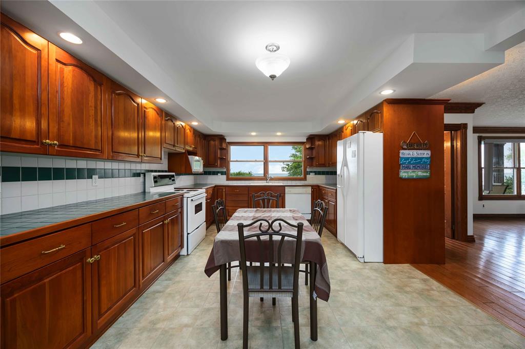 3490 Queen Street, Plympton-Wyoming, Ontario, Canada photo 10