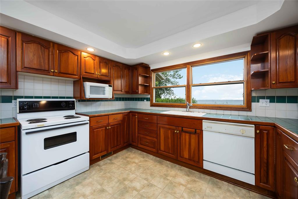 3490 Queen Street, Plympton-Wyoming, Ontario, Canada photo 12