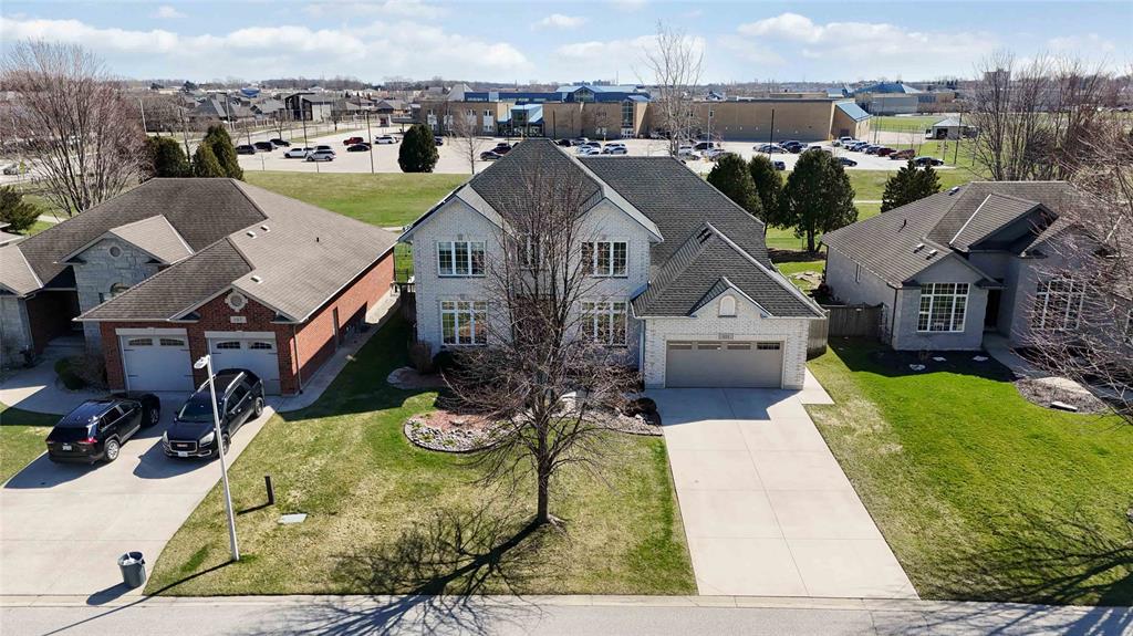 111 Bridlepath Trail, Sarnia, Ontario, Canada photo 2