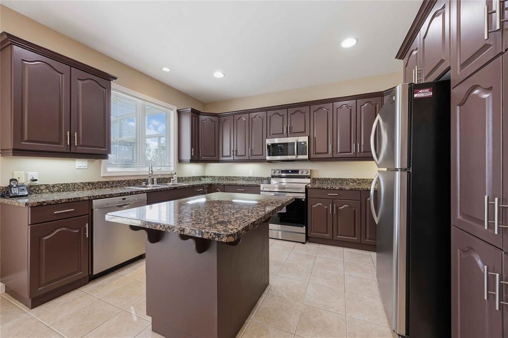 111 Bridlepath Trail, Sarnia, Ontario, Canada photo 10