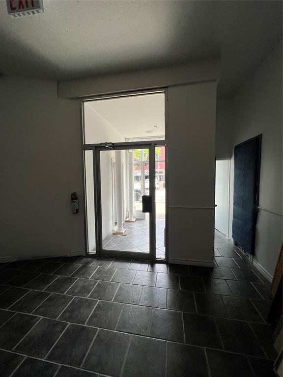 143 CHRISTINA Street North Unit# 1, Sarnia, Ontario, Canada