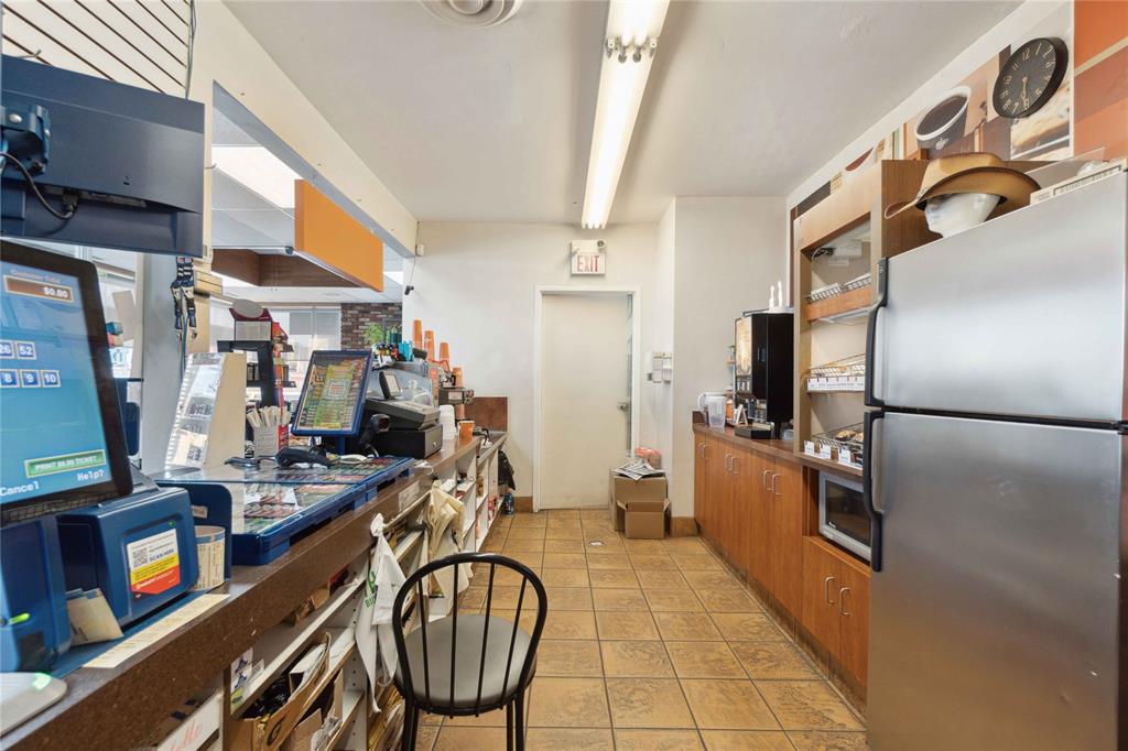 313 CHRISTINA Street North, Sarnia, Ontario, Canada photo 21