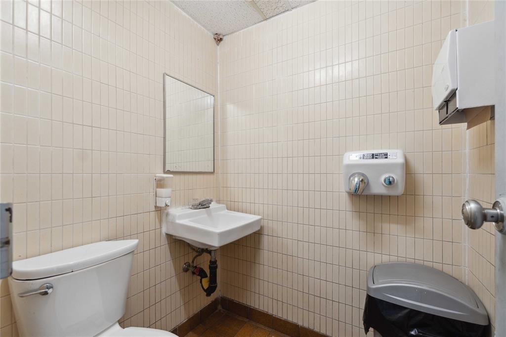 313 CHRISTINA Street North, Sarnia, Ontario, Canada photo 26