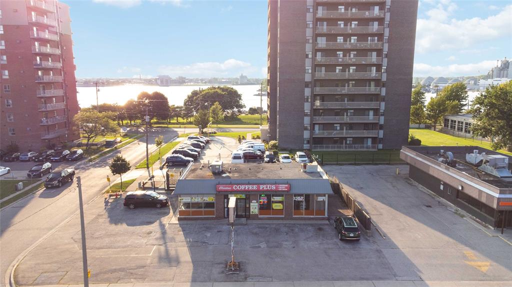 313 CHRISTINA Street North, Sarnia, Ontario, Canada photo 32