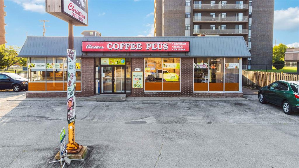 313 CHRISTINA Street North, Sarnia, Ontario, Canada photo 48