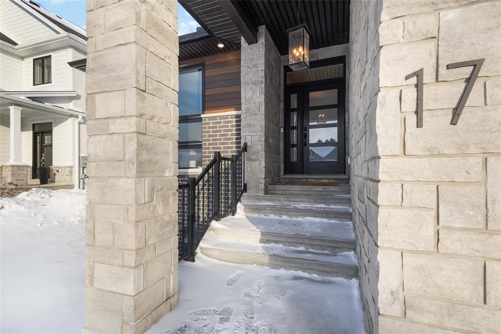 17 KEMP Crescent, Strathroy, Ontario, Canada photo 3