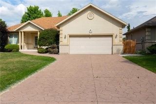 582 RIVERSIDE Drive, Corunna Ontario, Canada