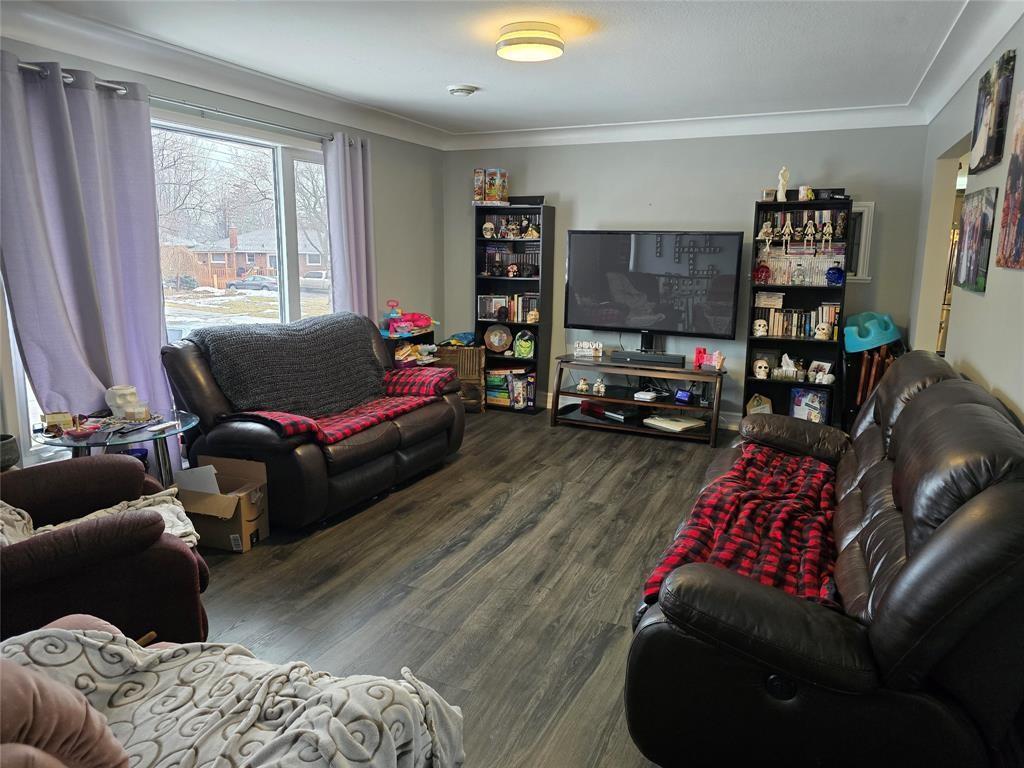 859 Champlain Road, Sarnia, Ontario, Canada photo 3