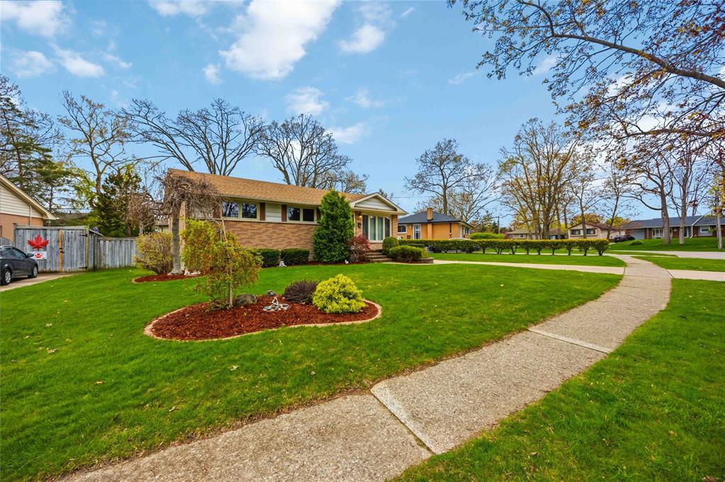 1208 THOMAS Drive, Sarnia, Ontario, Canada photo 1