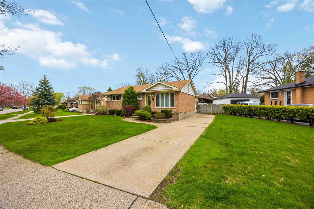 1208 THOMAS Drive, Sarnia, Ontario, Canada photo 2