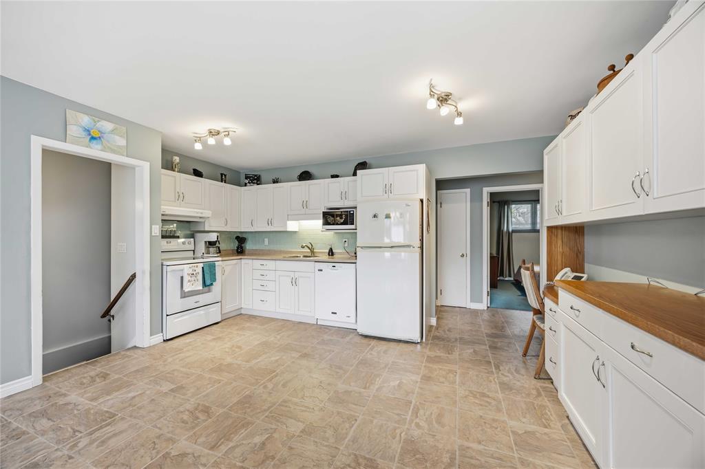 1208 THOMAS Drive, Sarnia, Ontario, Canada photo 6