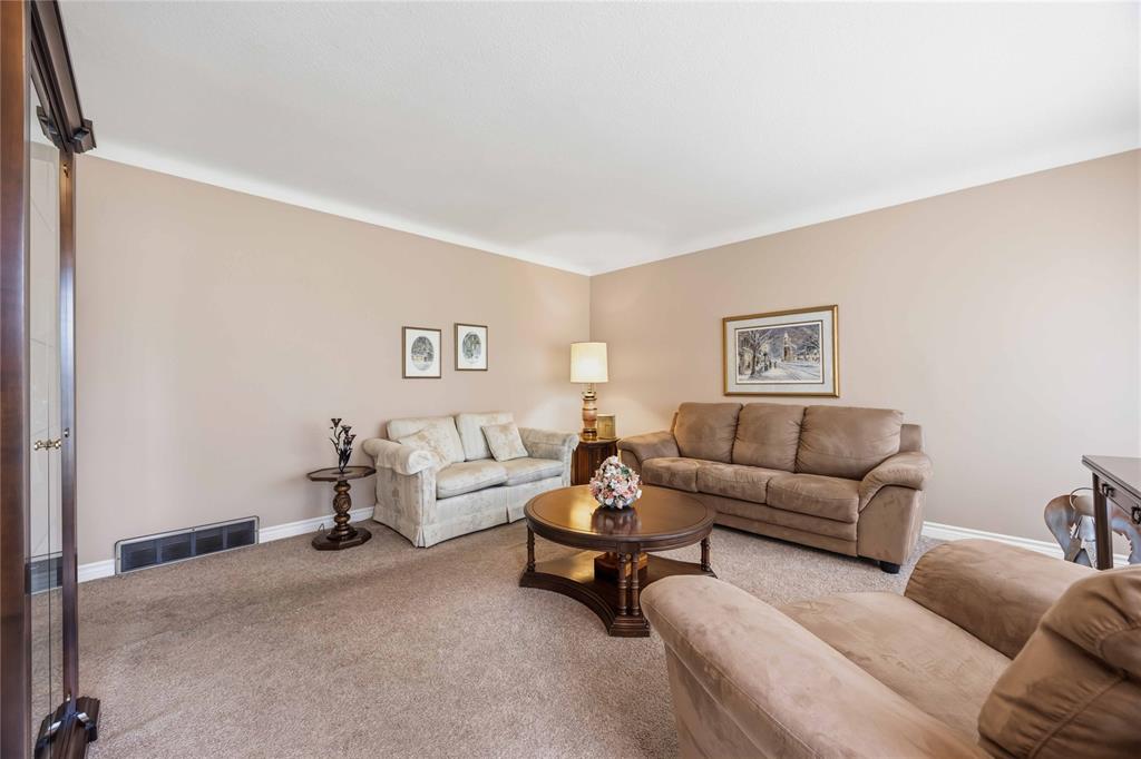 1208 THOMAS Drive, Sarnia, Ontario, Canada photo 9