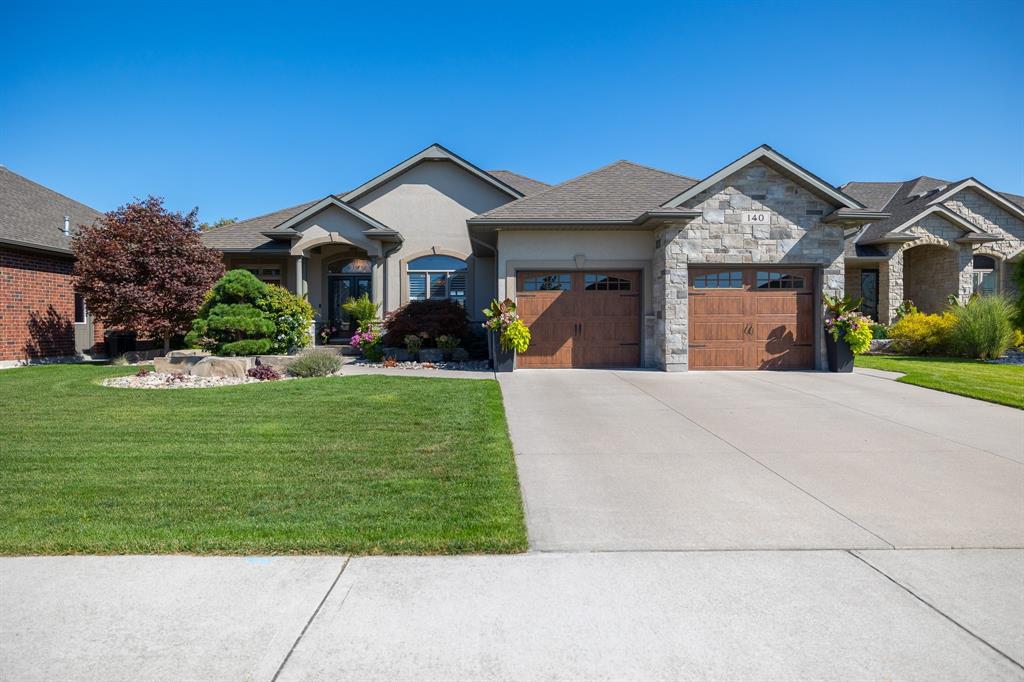 140 LIZUCHA Drive, Sarnia, Ontario, Canada
