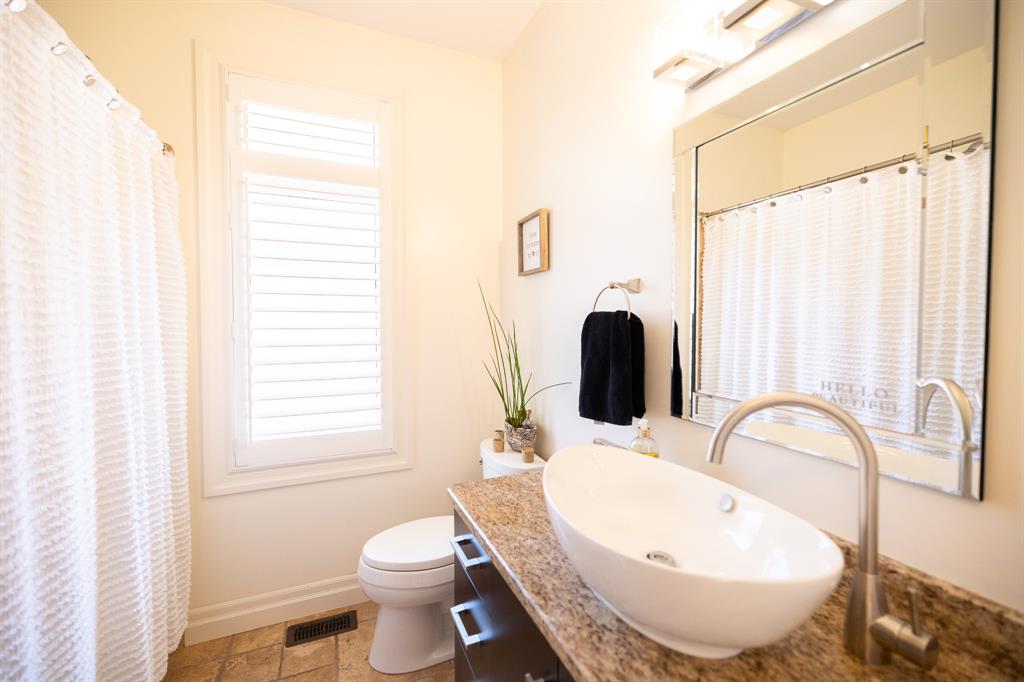 140 LIZUCHA Drive, Sarnia, Ontario, Canada