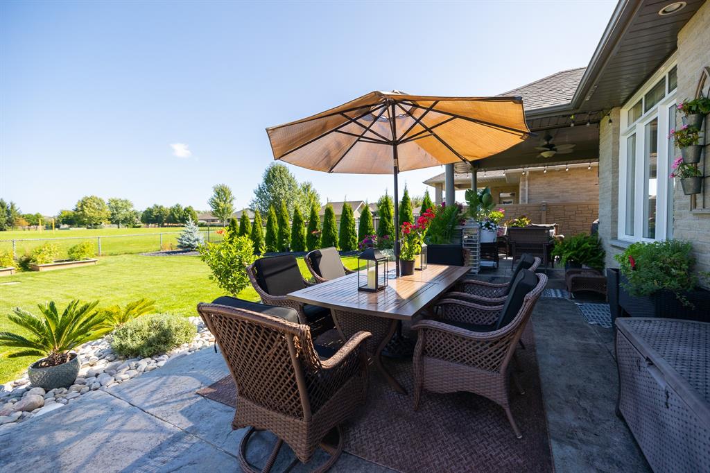 140 LIZUCHA Drive, Sarnia, Ontario, Canada