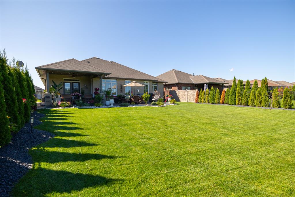 140 LIZUCHA Drive, Sarnia, Ontario, Canada