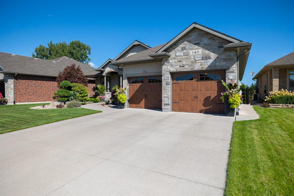 140 LIZUCHA Drive, Sarnia, Ontario, Canada