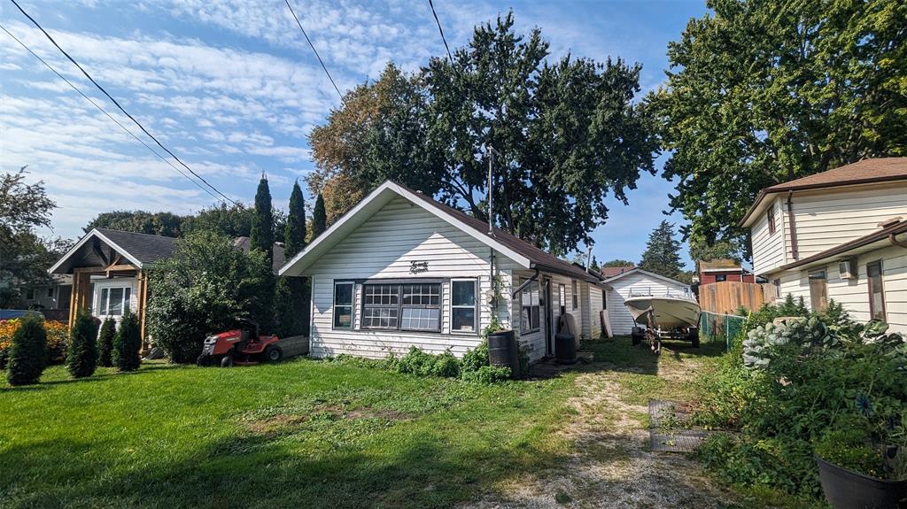 2015 BAY Street, Sarnia, Ontario, Canada