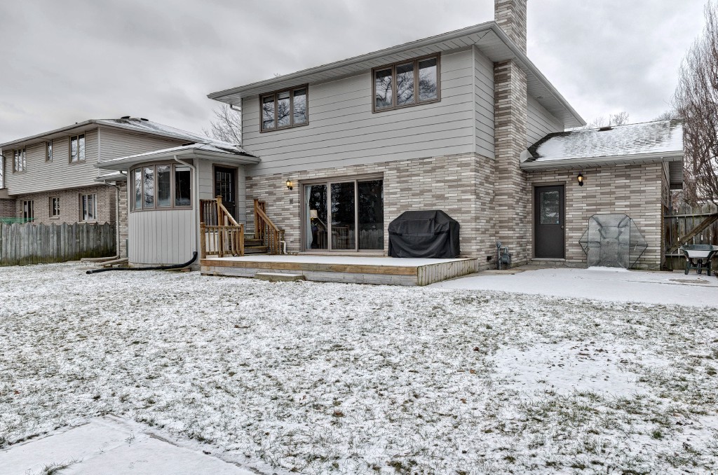 906 VARSITY CRES, Sarnia, Ontario, Canada