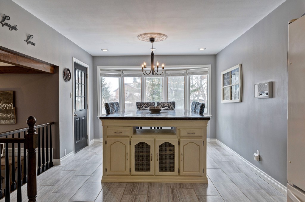 906 VARSITY CRES, Sarnia, Ontario, Canada