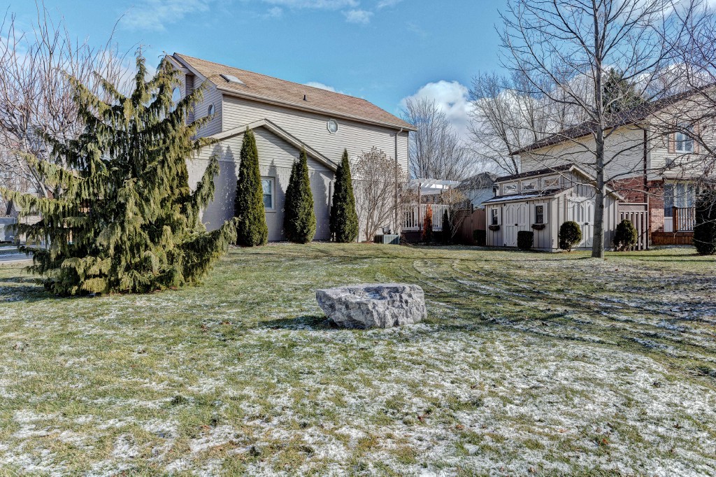 21 WILLOW GLEN CRT, Sarnia, Ontario, Canada