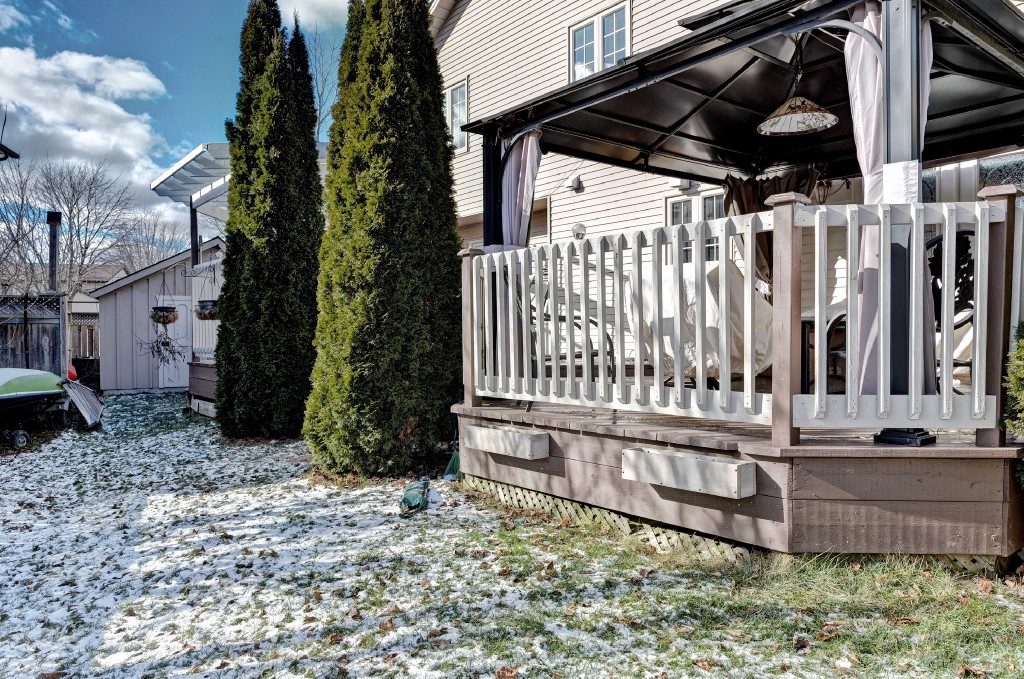 21 WILLOW GLEN CRT, Sarnia, Ontario, Canada