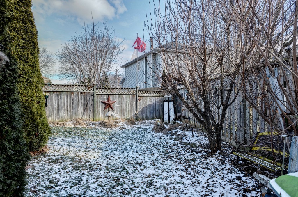21 WILLOW GLEN CRT, Sarnia, Ontario, Canada