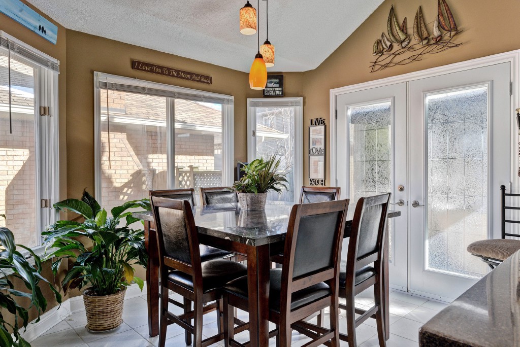 21 WILLOW GLEN CRT, Sarnia, Ontario, Canada